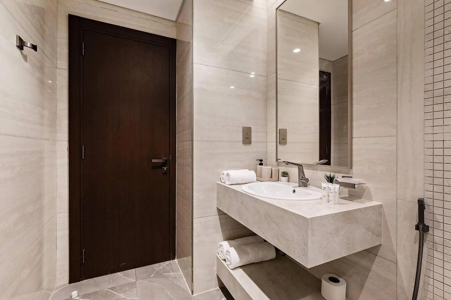Apartment 10 Mins To Dubai Mall1Brbusiness Bay Heaven